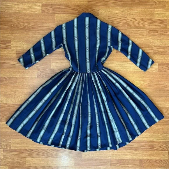Vintage 1950’s Jonathan Logan Navy and Grey Striped Button Front Dress size XS - Picture 2 of 11